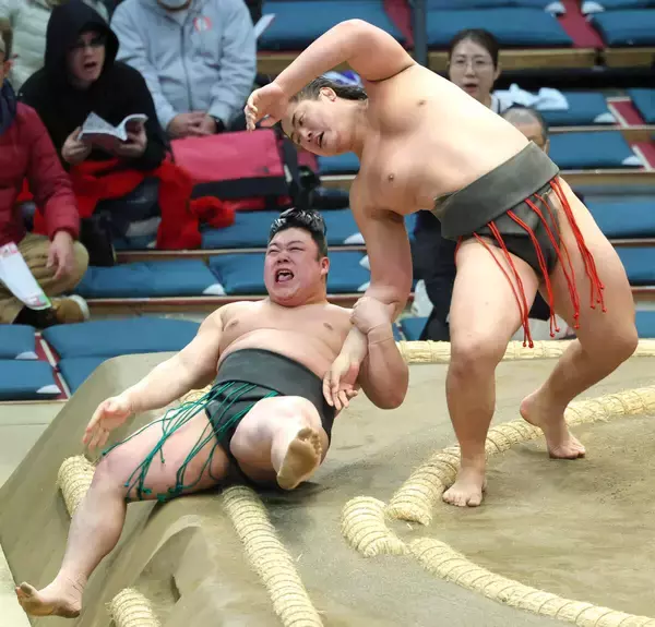 幕下・竜翔が同じ熊本出身の花の富士をうっちゃり！「小さいときにうっちゃりを教えてもらった。不思議」