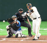 「【巨人】阿部監督「やっぱ天才ですよね」長野久義氏が引退試合で安打、激走、守備と躍動」の画像1