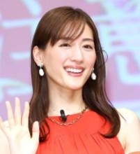 衝撃の４１歳！綾瀬はるか　シースルー＆肩見せドレス姿「めっちゃ綺麗」「女神過ぎます」「芯から麗しい」