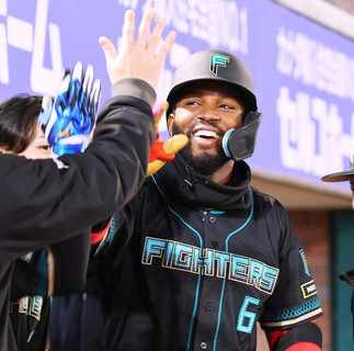 【日本ハム】カストロ１２打席１０打数ぶりの安打が先制の２号ソロ「自分には寒さに負けない強さがある」