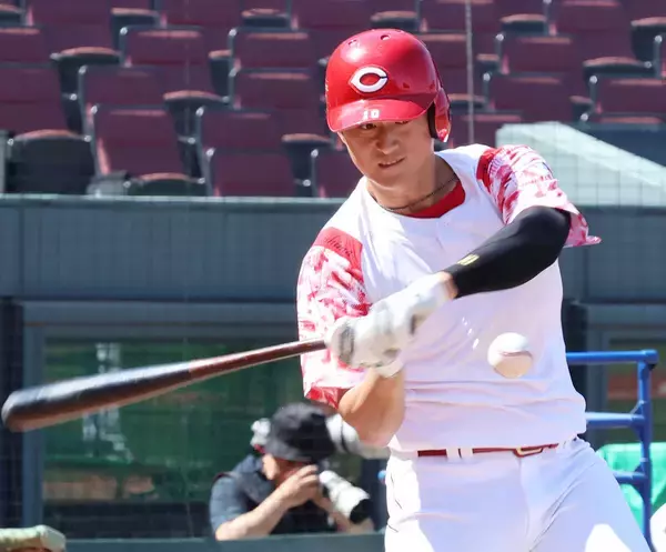 【広島】佐々木泰が同点打　４戦連続安打に「よう打ったのお」　地元の人気アニメに登場する「唐あげ太くん」も広島弁ボイスで祝福