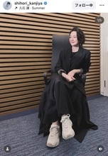４０歳女優が衣装ショット大放出！黒のロングワンピ姿などにファン歓喜「ハンサムもキュートも似合うなんて」と話題の貫地谷しほり