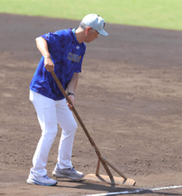 【甲子園】健大高崎・青柳監督「今日が最後だなと…」ラスト練習終え万感のグラウンド整備「このチームで野球ができて幸せ」