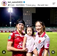 双子の兄は人気俳優！うり二つのイケメン　美人妻を顔出し「タイに家族３人で暮らしている」「妻とはマルタで出会い」佐野渓の家族ショット