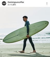 「カッコよすぎ」「男の魅力ダダ漏れ」坂口憲二、サーフィン楽しむ４６歳最新ショットに反響