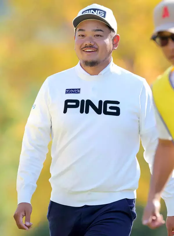 大岩龍一が初優勝へ単独首位に浮上　砂川公佑が２差２位　蝉川泰果は４差４位で後半へ