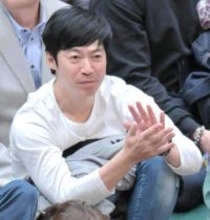 大相撲の生中継に人気お笑いタレントが映り込みにネット沸騰「今日は向正面に」「良い席に東ＭＡＸいる」