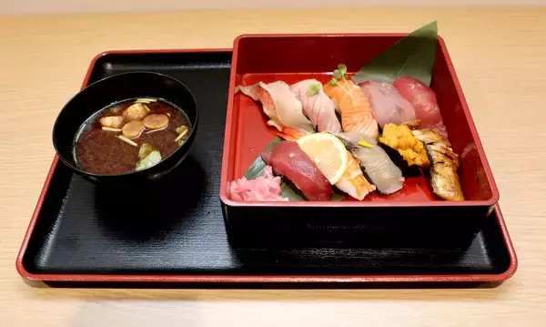 福間香奈女流名人は「上にぎり」、西山朋佳女流二冠は「小海老と揚げ餅のゆず風味うどん」をチョイス…女流名人戦第２局は昼食休憩に