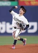 “オリ党”なにわ男子・藤原丈一郎、５年連続の大役でノーバン投球に自画自賛「村林選手も手を出せないぐらいのアウトローに」