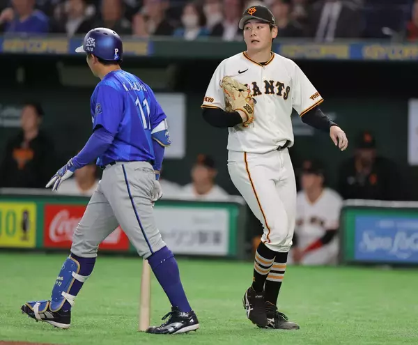 「【巨人】６８年ぶり偉業狙うドラ１・竹丸和幸、３回まで無安打投球も４回に先取点献上　満塁から林に適時打」の画像