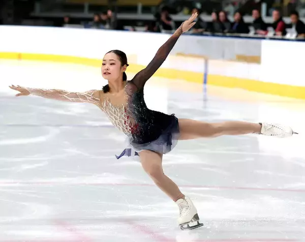 【フィギュア】１７歳の島田麻央、堂々シニア国際デビュー　一番滑走で大技・トリプルアクセル着氷「演技的には１００点でいいかな」