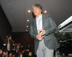 【巨人】松井秀喜新監督「頑張っていきましょう」と挨拶回り　若手投手が「爆睡してました」と明かし笑い誘う　思い出のＧ球場電撃訪問