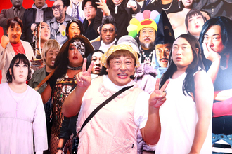 ロバート秋山「伝説の寮母」ジャケ写カレーがセクシー過ぎて売れない？大阪でクリエイターズ・ファイル博