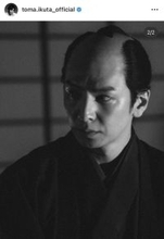 「最終回も見てくれよなっ」生田斗真が「べらぼう」のモノクロ写真公開「はぁーかっこいい」「最終回さびしい」