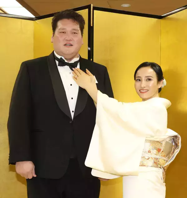 元横綱・照ノ富士の伊勢ケ浜親方、マゲに別れも涙なし「祝いの場。なぜ泣く必要があるのか」…断髪式で３３０人がハサミ