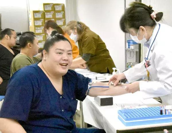 幕内・一山本が自身初の１９０センチの大台超え！？　初場所前から２センチ伸びるも「今年３３歳になるので、さすがに …」