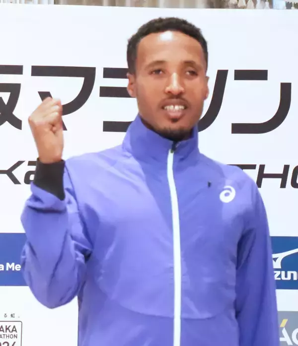 前回覇者のアダンは連覇に自信「気候が良ければ大会記録の更新が狙える」　大阪マラソン２２日号砲