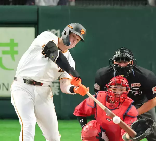 【番記者Ｇ戦記】巨人、９連戦初戦に大敗も両外国人は全力プレー　キャベッジ弾＆ダルベック長打　超満員のファン沸かせる