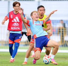 【W杯】長友佑都　日本のために自ら傷口を開く「伝えられることがある」…１２年前の試合を初めて見返す