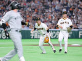 「【巨人】スリーアウトチェンジのはずが…坂本勇人の頭脳プレーを生かせず同点に追いつかれる」の画像1