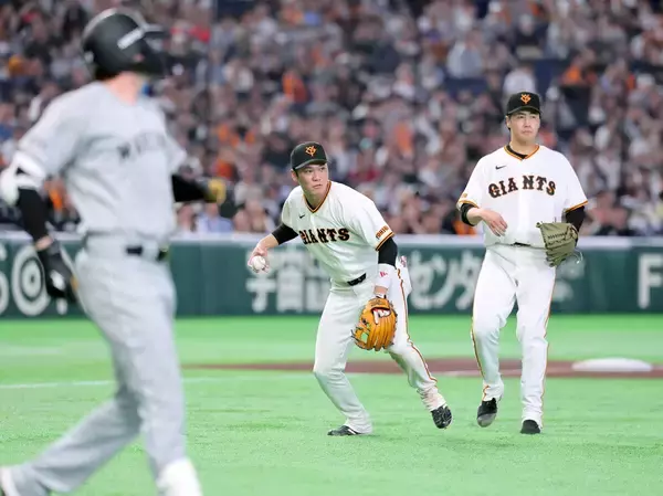 【巨人】スリーアウトチェンジのはずが…坂本勇人の頭脳プレーを生かせず同点に追いつかれる