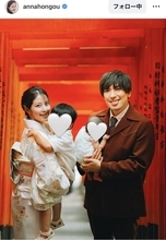 「幸せそうすぎる」人気芸人、美人妻＆２人の子どもと家族写真「娘に目尻下がってますね」「ますます優しい顔」本郷杏奈