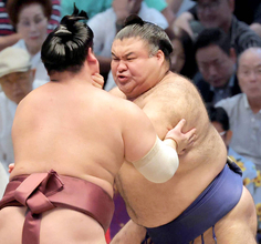 高安、軍配差し違えで２敗キープ「昨日よりは体の調子が良かったので、思い切っていけました」