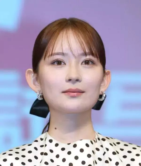 「新人のラッパーかと」「一瞬わからない」畑芽育が“別人級”に激変！「びっくり」「誰？！」「何…」ネット騒然