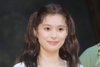 「真犯人フラグー！」「大好きなコンビ」　芳根京子、２１年にドラマ共演の大物俳優との２ショ公開に歓喜の声