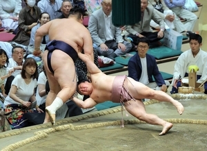 十両・炎鵬が３勝３敗の五分に戻す　物言いについては「なぜ物言いついているか分からないくらい必死だった」