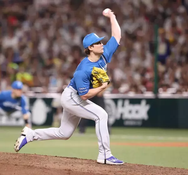 【日本ハム】継投策ズバリ！２番手・上原健太が同点２死満塁で近藤斬り　北山亘基は７回途中２失点で降板…負けると０勝４敗の崖っぷちに