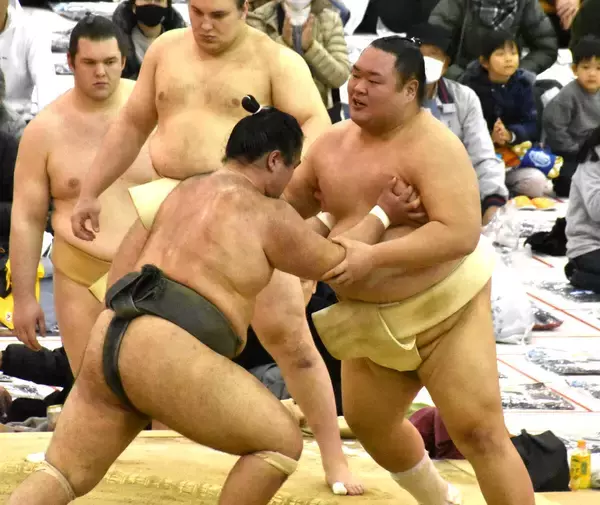 ２年ぶりに巡業同行の幕内・友風、ハンデを抱える右脚の状態を明かす…各地でのファンの声援は「本当にうれしい」