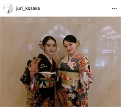 「早くも引き継ぎ式！？」上坂樹里、朝ドラヒロインリレー２ショ公開にネット騒然！「最強のふたり」「綺麗すぎる」