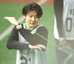【巨人】ルーキーがＧ球場で初練習　ドラ１・竹丸和幸「緊張もあったけど楽しくできた」持ち込んだ快眠グッズの使い心地は…