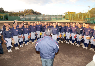 【センバツ】横浜、関東８強も滑り込み選出　メジャー注目のドラ１候補エース軸に史上４校目の春連覇へ