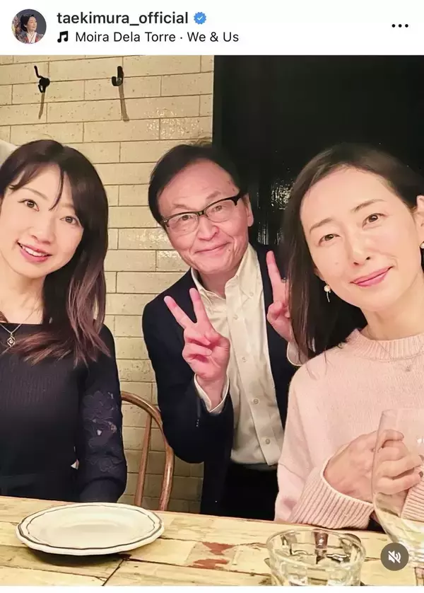 木村多江、３月コンサートの共演者と食事会　淡いピンクのニット姿で記念撮影「気楽に楽しんでいただけたら」