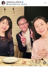 木村多江、３月コンサートの共演者と食事会　淡いピンクのニット姿で記念撮影「気楽に楽しんでいただけたら」