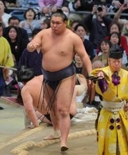 豊昇龍は勝ち越し、２敗を堅持　霧島と豪ノ山が１敗で首位に並ぶ　安青錦は５勝５敗の五分に