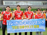 「【バレー】石川祐希、高橋藍ら　元代表選手の薬物事犯逮捕後、初の公の場　ＮＬ開幕セレモニー…表情引き締め、石川「応援していただけるチームをつくっていきたい」、藍「表彰台を目指す」」の画像1