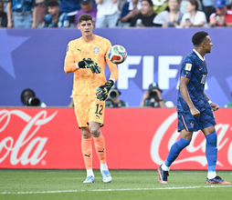 【Ｗ杯】パラグアイＧＫ、敗戦直後にエムバペにボールをぶつける行為に言及…勝利たたえる握手求めるも反応されず「感情的になってしまいました」