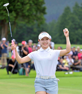 【女子ゴルフ】吉田鈴が２勝目「今日は寝られない。頑張ってほしい」　姉・優利に日米ツアー同日優勝を期待