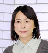 「後ろ髪を引かれる」西田尚美、外出間際に愛犬が見つめてくる様子を公開　「可愛い過ぎて胸がキュッと」「行けなくなる」