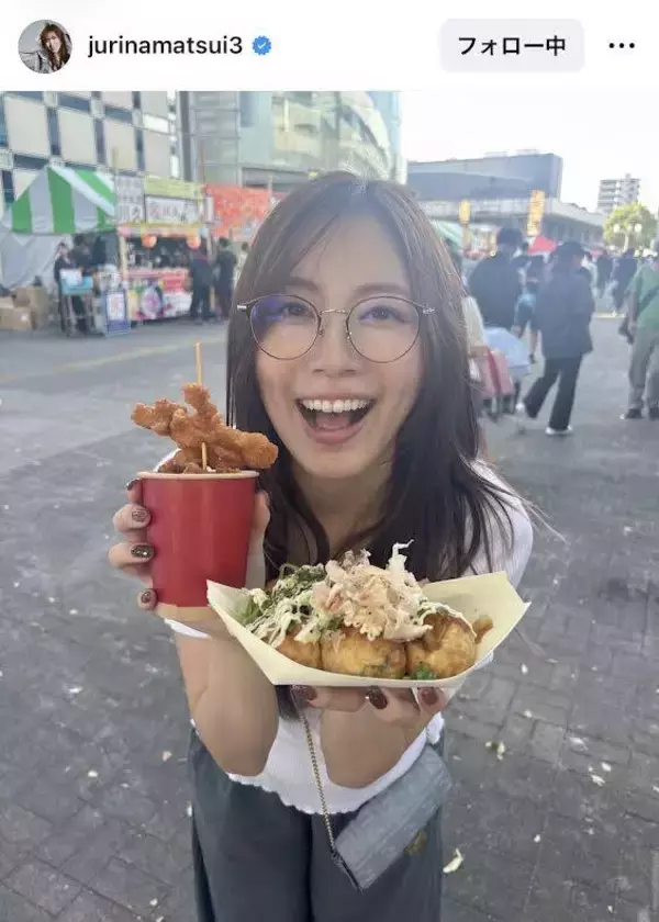 「撮ったのは旦那さんですか？」新婚の松井珠理奈、自然体のオフショット「可愛すぎ」「美男美女夫婦」グルメ両手にお祭り満喫