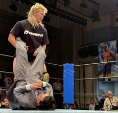 プロレスラーがリング上で一般人へ「ジャイアントスイング」異常事態発生……平井丈雅代表「ペナルティー」をコミッショナーへ一任…１０・２１全成績