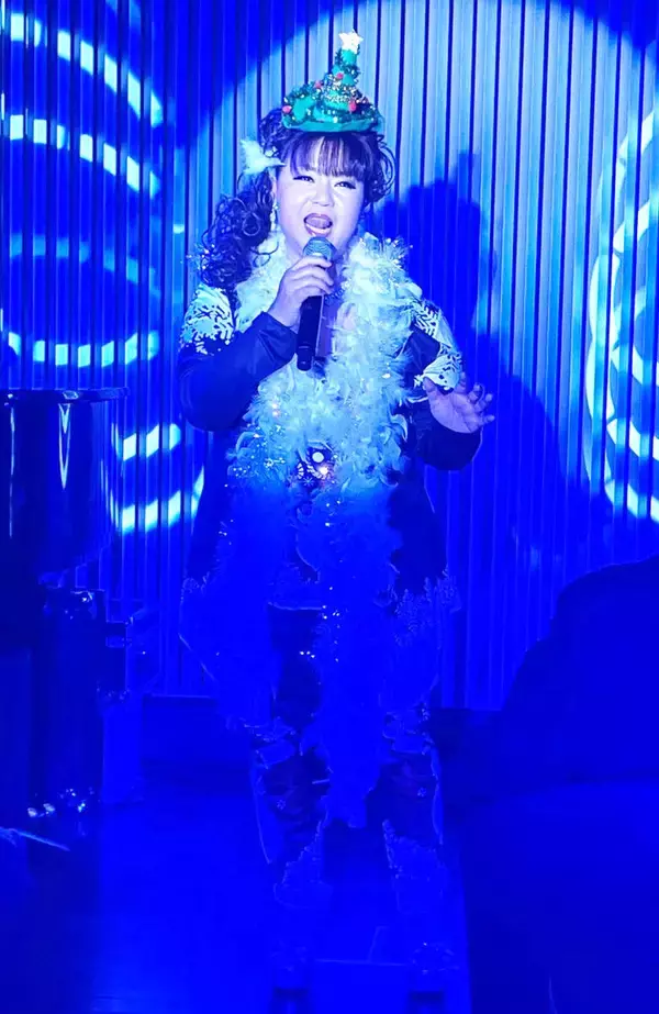 桜ちかこ　クリスマス記念ライブでケーキではなく、ウナギでファンと交流