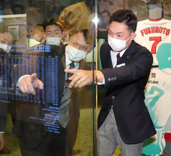 【ロッテ】ドラフト１位・石垣元気がレジェンド左腕の成績に衝撃　「あんなに投げるのはすごい」