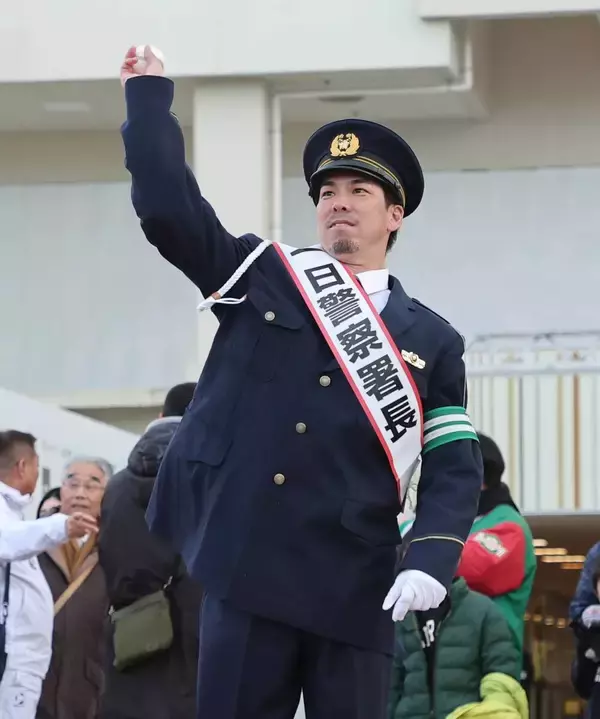 一日警察署長を務めた楽天・前田健太「日頃からルールを守って欲しい」…交通安全啓発キャンペーンに参加
