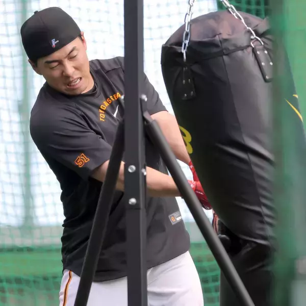 【巨人】浅野翔吾がロングティーでサク越え連発　石井琢朗２軍監督も熱視線