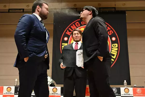 ウルフアロン、「初防衛戦」前日に成田蓮に顔面に水を噴射される屈辱…「バチバチの戦いをしていく」…２・１１大阪