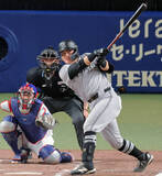 「【巨人】山瀬慎之助が今季初スタメンで初ヒット！４年ぶりの長打で抜てきに応える」の画像1